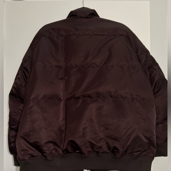 Theory Oversized Puffer Jacket in Maroon NWT Size M/L - Picture 5 of 6